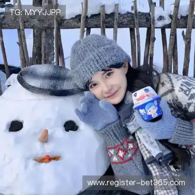 灰熊吉祥物,浇绿军球迷,头上的绿色,皇冠体育app下载,皇冠体育官网,澳门皇冠体育,bet皇冠体育在线