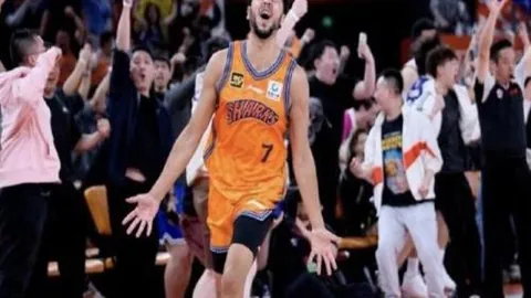 亚冬会火炬亮相，以“澎湃”为主题呈现